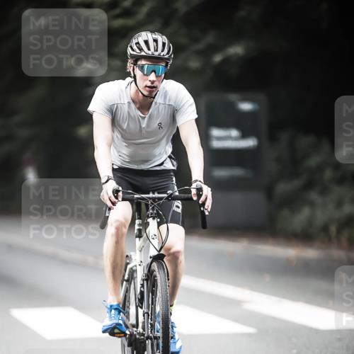 13.09.2026 - Stadtparktriathlon H.Heesch http://msf.ph/oto/10355035 13.09.2026 11:11:22 Radfahren 571, 685, 688, 694 meine-sportfotos.de