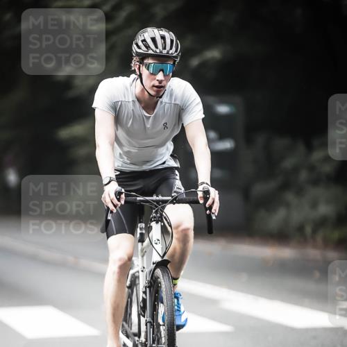 13.09.2026 - Stadtparktriathlon H.Heesch http://msf.ph/oto/10355041 13.09.2026 11:11:22 Radfahren 571, 685, 688, 694 meine-sportfotos.de