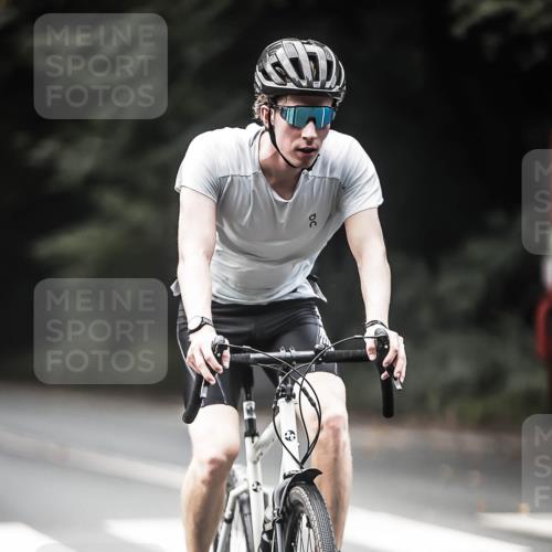 13.09.2026 - Stadtparktriathlon H.Heesch http://msf.ph/oto/10355055 13.09.2026 11:11:22 Radfahren 571, 685, 688, 694 meine-sportfotos.de