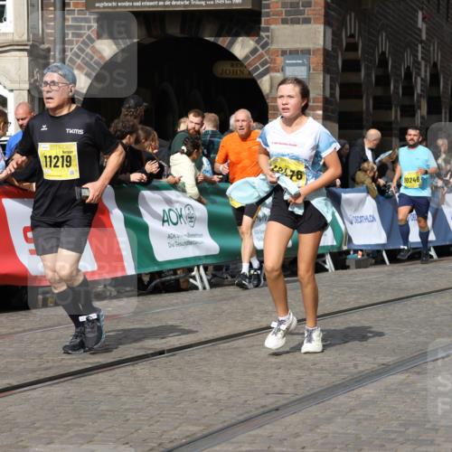 13.09.2026 - 21. swb-Marathon Bremen Strokosch-Dieckow http://msf.ph/oto/10355074 13.09.2026 10:56:17 Ziel 10298, 10374, 10690, 10703, 11790, 11972, 12061, 12108, 12143, 12484, 13565, 10184, 10211, 10322, 10356, 10670, 10675, 10844, 11069, 11256, 11317, 11407, 11795, 11844, 11855, 11871, 12543 meine-sportfotos.de