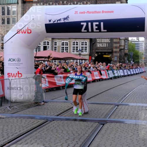 13.09.2026 - 21. swb-Marathon Bremen Tim E. http://msf.ph/oto/10355075 13.09.2026 12:46:35 Ziel 103, 1352, 8044 meine-sportfotos.de