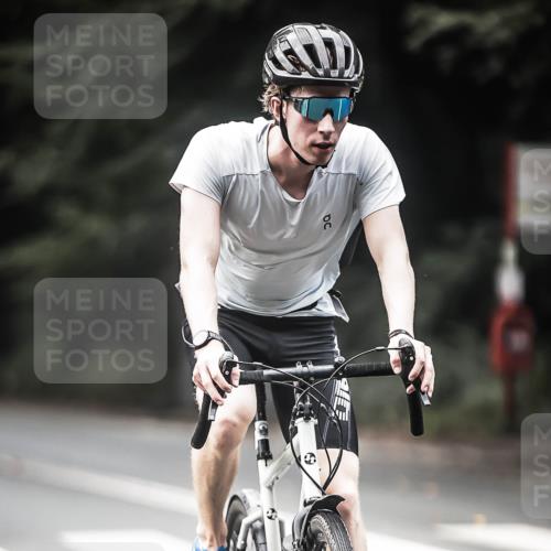 13.09.2026 - Stadtparktriathlon H.Heesch http://msf.ph/oto/10355089 13.09.2026 11:11:23 Radfahren 571, 685, 688, 694 meine-sportfotos.de