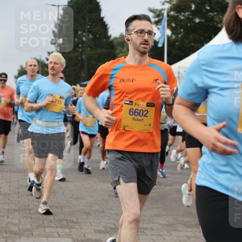 13.09.2026 - Kiel Lauf Andreas Tolksdorf http://msf.ph/oto/10355119 13.09.2026 09:58:08 Kiellinie 715, 4, 38, 6602, 39, 2081 meine-sportfotos.de