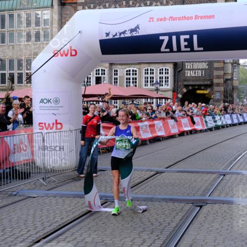 13.09.2026 - 21. swb-Marathon Bremen Tim E. http://msf.ph/oto/10355140 13.09.2026 12:46:36 Ziel 103, 1352, 1525, 8044 meine-sportfotos.de