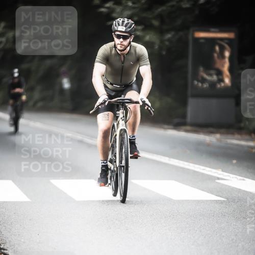 13.09.2026 - Stadtparktriathlon H.Heesch http://msf.ph/oto/10355222 13.09.2026 11:11:29 Radfahren 596, 655, 666 meine-sportfotos.de