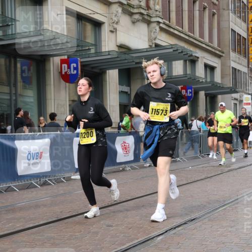 13.09.2026 - 21. swb-Marathon Bremen Strokosch-Dieckow http://msf.ph/oto/10355298 13.09.2026 11:16:08 Ziel 10242, 11026, 11181, 11200, 11264, 11274, 11385, 11448, 11573, 12057, 12102, 12158, 12539, 10474, 10665, 11081, 11139, 11217, 11307, 11549, 11613, 11768, 11778, 11897, 11940, 12046, 12151, 12306, 13508 meine-sportfotos.de