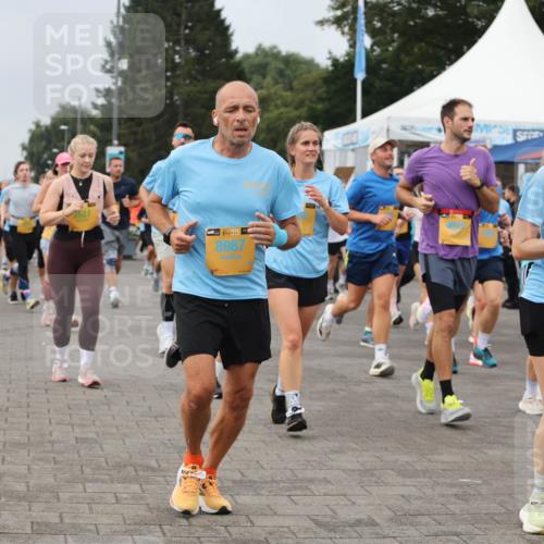 13.09.2026 - Kiel Lauf Andreas Tolksdorf http://msf.ph/oto/10355390 13.09.2026 09:58:25 Kiellinie 2627, 38, 8987, 487, 39, 11661 meine-sportfotos.de