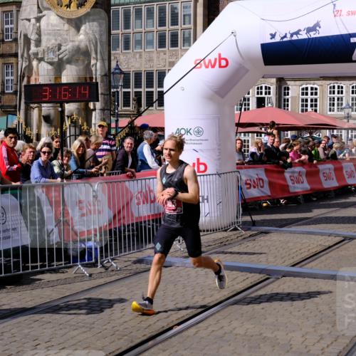 13.09.2026 - 21. swb-Marathon Bremen Tim E. http://msf.ph/oto/10355438 13.09.2026 12:47:03 Ziel 238, 574, 841, 1391 meine-sportfotos.de