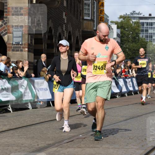 13.09.2026 - 21. swb-Marathon Bremen Strokosch-Dieckow http://msf.ph/oto/10355464 13.09.2026 10:56:26 Ziel 10246, 10298, 10365, 10443, 10690, 10699, 10949, 10957, 10960, 11219, 11280, 11782, 11790, 11972, 12061, 12476, 12484, 13565, 10240, 10356, 10372, 10540, 10721, 10824, 10936, 11064, 11069, 11349, 11407, 11474, 11601, 11844, 11855, 11871, 11911, 11996, 12543 meine-sportfotos.de
