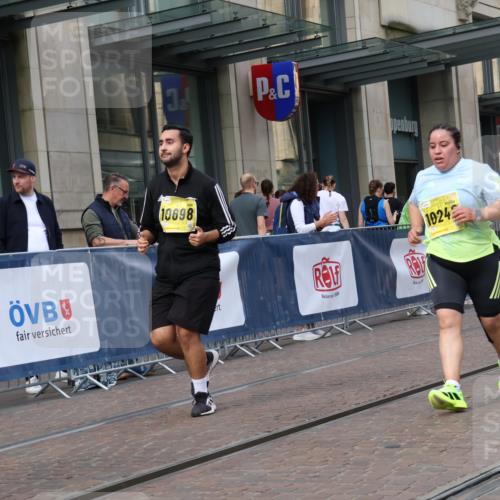 13.09.2026 - 21. swb-Marathon Bremen Strokosch-Dieckow http://msf.ph/oto/10355486 13.09.2026 11:16:14 Ziel 10242, 11274, 12057, 12102, 12158, 10474, 10665, 11026, 11081, 11139, 11181, 11200, 11217, 11264, 11385, 11448, 11549, 11573, 11613, 11768, 11940, 12046, 12151, 12306, 12539, 13508 meine-sportfotos.de