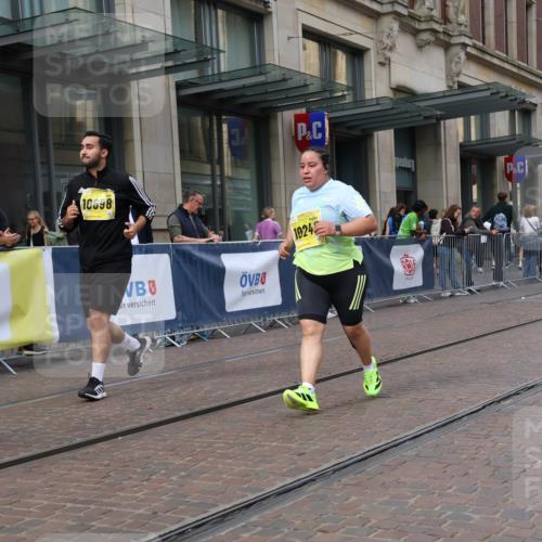 13.09.2026 - 21. swb-Marathon Bremen Strokosch-Dieckow http://msf.ph/oto/10355522 13.09.2026 11:16:15 Ziel 10242, 11274, 12057, 12102, 12158, 10474, 10665, 11026, 11081, 11139, 11181, 11200, 11217, 11264, 11385, 11448, 11549, 11573, 11613, 11768, 12046, 12151, 12306, 12539, 13508 meine-sportfotos.de