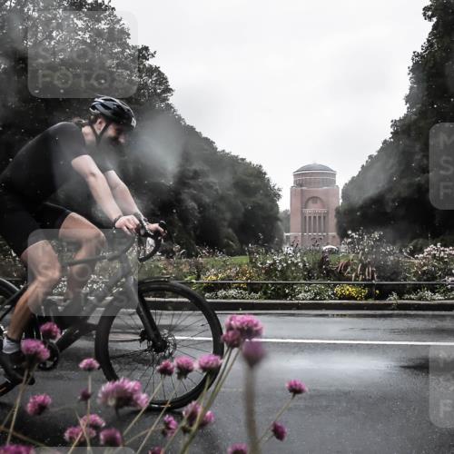 13.09.2026 - Stadtparktriathlon H.Heesch http://msf.ph/oto/10355536 13.09.2026 12:02:37 Radfahren 854, 860, 880, 946, 1029 meine-sportfotos.de