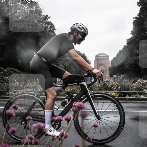13.09.2026 - Stadtparktriathlon H.Heesch http://msf.ph/oto/10355541 13.09.2026 12:02:38 Radfahren 854, 860, 946, 1029 meine-sportfotos.de