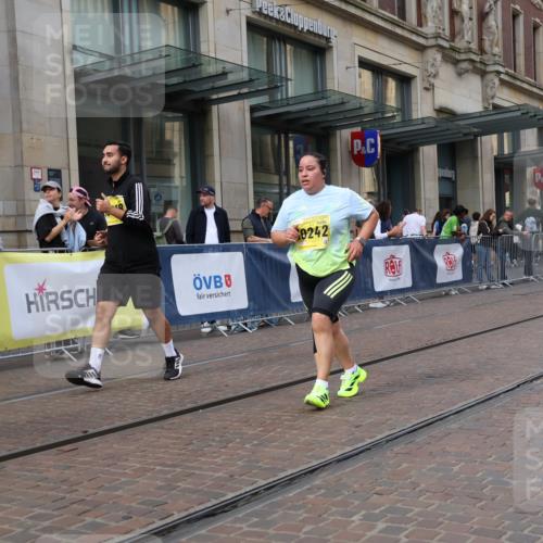 13.09.2026 - 21. swb-Marathon Bremen Strokosch-Dieckow http://msf.ph/oto/10355543 13.09.2026 11:16:15 Ziel 10242, 11274, 12057, 12102, 12158, 10474, 10665, 11026, 11081, 11139, 11181, 11200, 11217, 11264, 11385, 11448, 11549, 11573, 11613, 11768, 12046, 12151, 12306, 12539, 13508 meine-sportfotos.de