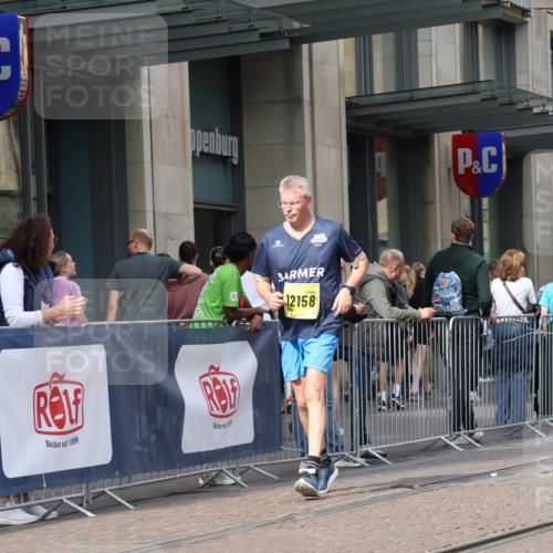 13.09.2026 - 21. swb-Marathon Bremen Strokosch-Dieckow http://msf.ph/oto/10355624 13.09.2026 11:16:18 Ziel 10242, 10679, 11274, 12102, 12158, 10665, 11026, 11081, 11139, 11181, 11200, 11217, 11264, 11385, 11448, 11549, 11573, 11613, 11768, 12046, 12057, 12151, 12306, 12539, 13508 meine-sportfotos.de