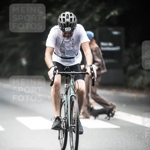 13.09.2026 - Stadtparktriathlon H.Heesch http://msf.ph/oto/10355656 13.09.2026 11:11:47 Radfahren 493, 498, 618 meine-sportfotos.de