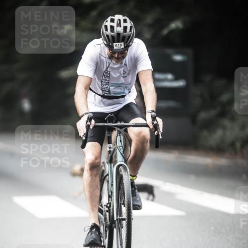13.09.2026 - Stadtparktriathlon H.Heesch http://msf.ph/oto/10355664 13.09.2026 11:11:47 Radfahren 493, 498, 618 meine-sportfotos.de