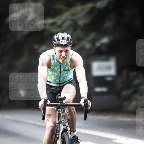 13.09.2026 - Stadtparktriathlon H.Heesch http://msf.ph/oto/10355764 13.09.2026 11:12:06 Radfahren 598, 600, 700 meine-sportfotos.de