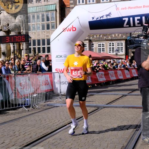 13.09.2026 - 21. swb-Marathon Bremen Tim E. http://msf.ph/oto/10355780 13.09.2026 12:47:55 Ziel 420, 991, 1161, 1783 meine-sportfotos.de