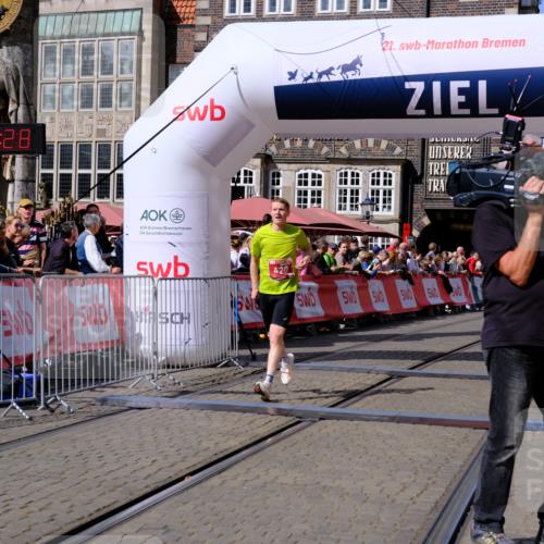 13.09.2026 - 21. swb-Marathon Bremen Tim E. http://msf.ph/oto/10355793 13.09.2026 12:48:17 Ziel 358, 447, 875 meine-sportfotos.de