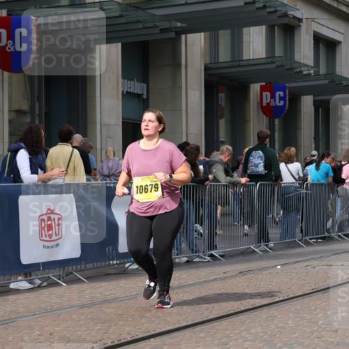 13.09.2026 - 21. swb-Marathon Bremen Strokosch-Dieckow http://msf.ph/oto/10355812 13.09.2026 11:16:34 Ziel 10295, 10679, 10999, 11456, 11461, 11653, 11867, 12089, 12287, 10242, 11026, 11181, 11200, 11264, 11274, 11385, 11448, 11573, 12057, 12102, 12158, 12539 meine-sportfotos.de
