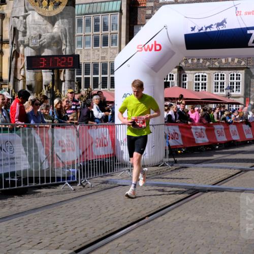 13.09.2026 - 21. swb-Marathon Bremen Tim E. http://msf.ph/oto/10355848 13.09.2026 12:48:18 Ziel 358, 447, 875 meine-sportfotos.de