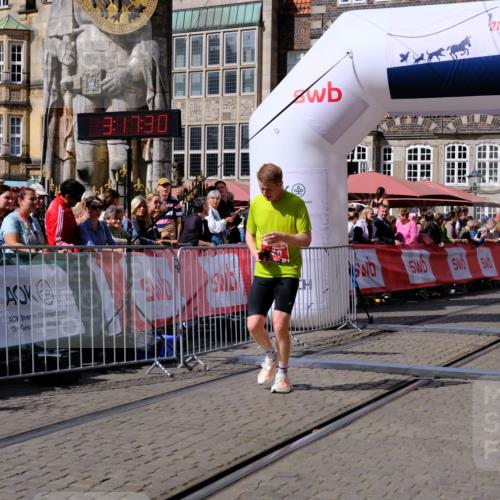 13.09.2026 - 21. swb-Marathon Bremen Tim E. http://msf.ph/oto/10355856 13.09.2026 12:48:18 Ziel 358, 447, 875 meine-sportfotos.de