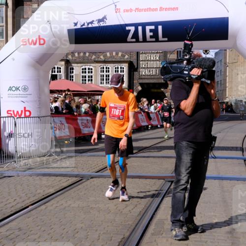 13.09.2026 - 21. swb-Marathon Bremen Tim E. http://msf.ph/oto/10355874 13.09.2026 12:48:30 Ziel 358, 447 meine-sportfotos.de