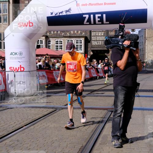 13.09.2026 - 21. swb-Marathon Bremen Tim E. http://msf.ph/oto/10355882 13.09.2026 12:48:30 Ziel 358, 447 meine-sportfotos.de