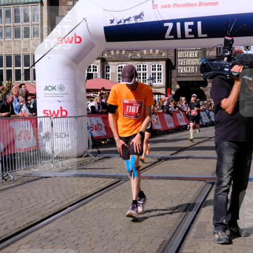 13.09.2026 - 21. swb-Marathon Bremen Tim E. http://msf.ph/oto/10355906 13.09.2026 12:48:31 Ziel 358 meine-sportfotos.de