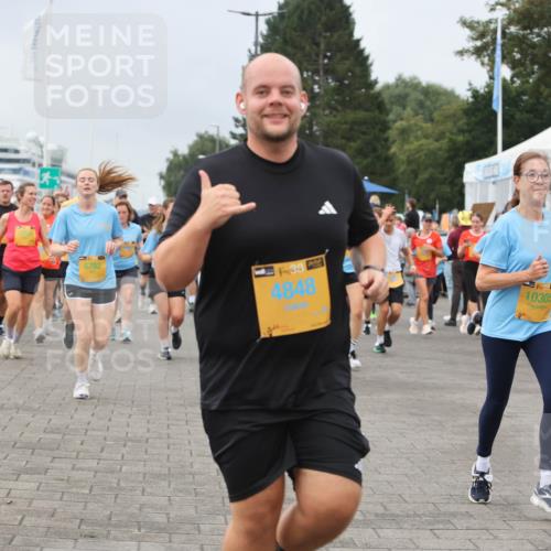 13.09.2026 - Kiel Lauf Andreas Tolksdorf http://msf.ph/oto/10355920 13.09.2026 09:58:45 Kiellinie 6792, 39, 4848, 38, 10305 meine-sportfotos.de