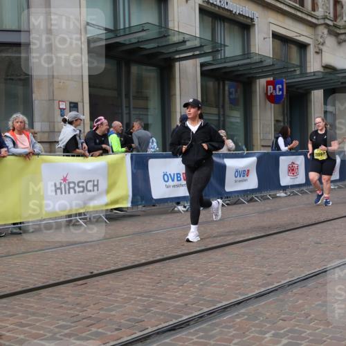 13.09.2026 - 21. swb-Marathon Bremen Strokosch-Dieckow http://msf.ph/oto/10355931 13.09.2026 11:16:41 Ziel 10295, 10335, 10679, 10999, 11355, 11456, 11461, 11653, 11867, 12089, 12287, 10242, 11274, 12057, 12102, 12158 meine-sportfotos.de