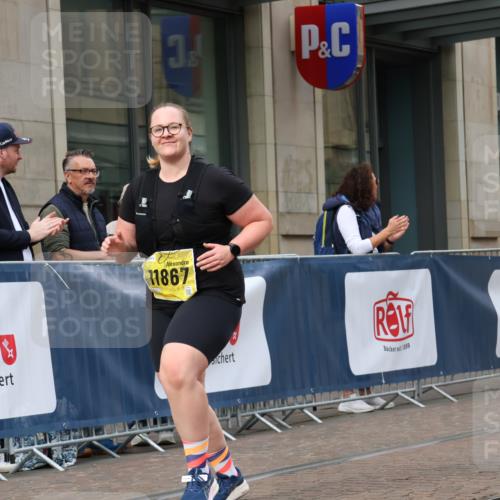 13.09.2026 - 21. swb-Marathon Bremen Strokosch-Dieckow http://msf.ph/oto/10355951 13.09.2026 11:16:43 Ziel 10295, 10335, 10999, 11355, 11456, 11461, 11653, 11672, 11867, 12089, 12287, 10242, 10679, 11274, 12102, 12158 meine-sportfotos.de