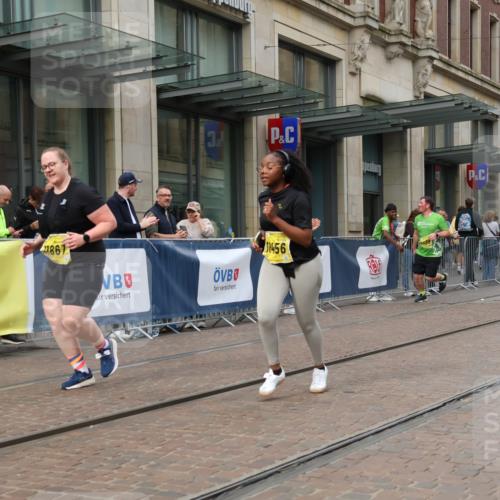 13.09.2026 - 21. swb-Marathon Bremen Strokosch-Dieckow http://msf.ph/oto/10355980 13.09.2026 11:16:43 Ziel 10295, 10335, 10999, 11355, 11456, 11461, 11653, 11672, 11867, 12089, 12287, 10242, 10679, 11274, 12102, 12158 meine-sportfotos.de