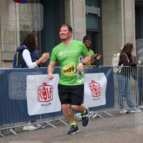 13.09.2026 - 21. swb-Marathon Bremen Strokosch-Dieckow http://msf.ph/oto/10356017 13.09.2026 11:16:45 Ziel 10295, 10335, 10999, 11355, 11456, 11461, 11495, 11653, 11672, 11867, 12089, 12101, 12287, 10679, 11274, 11456, 12102, 12158 meine-sportfotos.de