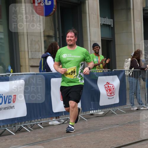 13.09.2026 - 21. swb-Marathon Bremen Strokosch-Dieckow http://msf.ph/oto/10356032 13.09.2026 11:16:45 Ziel 10295, 10335, 10999, 11355, 11456, 11461, 11495, 11653, 11672, 11867, 12089, 12101, 12287, 10679, 11274, 11456, 12102, 12158 meine-sportfotos.de