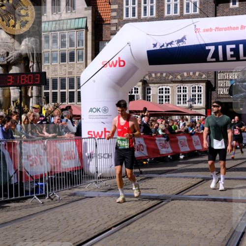 13.09.2026 - 21. swb-Marathon Bremen Tim E. http://msf.ph/oto/10356036 13.09.2026 12:48:51 Ziel 314, 5428 meine-sportfotos.de