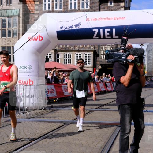 13.09.2026 - 21. swb-Marathon Bremen Tim E. http://msf.ph/oto/10356047 13.09.2026 12:48:53 Ziel 314, 5428 meine-sportfotos.de