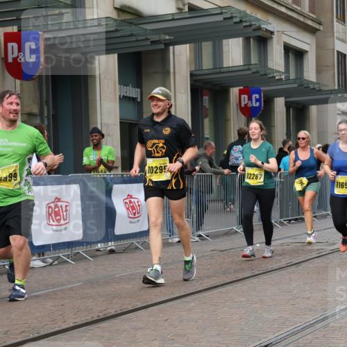 13.09.2026 - 21. swb-Marathon Bremen Strokosch-Dieckow http://msf.ph/oto/10356056 13.09.2026 11:16:46 Ziel 10295, 10335, 10999, 11355, 11461, 11495, 11653, 11672, 11867, 12089, 12101, 12287, 10679, 11274, 11456, 12102, 12158 meine-sportfotos.de