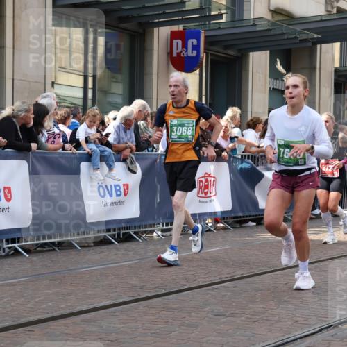 13.09.2026 - 21. swb-Marathon Bremen Strokosch-Dieckow http://msf.ph/oto/10356059 13.09.2026 13:33:59 Ziel 682, 911, 1307, 1364, 2215, 2355, 2464, 3029, 3068, 3162, 3214, 3632, 3636, 3890, 3984, 4112, 4616, 5147, 5265, 5489, 5566, 5768, 5852, 6090, 6255, 6350, 6405, 7113, 7696, 7746, 7897, 7962, 7988, 8870, 9094, 9100, 9402, 9453, 9802, 9905, 10058, 13112, 13118, 1656, 2405, 2727, 2872, 3201, 3389, 3522, 3761, 3790, 4490, 4554, 4613, 4658, 4874, 5063, 5156, 5341, 5513, 5563, 5587, 6151, 6508, 6509, 6623, 6808, 7047, 7126, 7303, 7354, 7431, 7633, 8025 meine-sportfotos.de