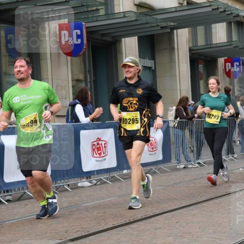 13.09.2026 - 21. swb-Marathon Bremen Strokosch-Dieckow http://msf.ph/oto/10356082 13.09.2026 11:16:46 Ziel 10295, 10335, 10999, 11355, 11461, 11495, 11653, 11672, 11867, 12089, 12101, 12287, 10679, 11274, 11456, 12102, 12158 meine-sportfotos.de