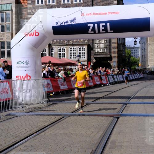 13.09.2026 - 21. swb-Marathon Bremen Tim E. http://msf.ph/oto/10356121 13.09.2026 12:49:32 Ziel  meine-sportfotos.de