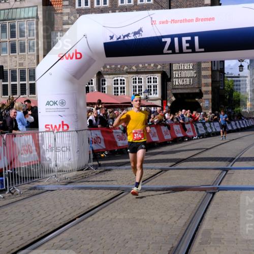 13.09.2026 - 21. swb-Marathon Bremen Tim E. http://msf.ph/oto/10356154 13.09.2026 12:49:32 Ziel  meine-sportfotos.de