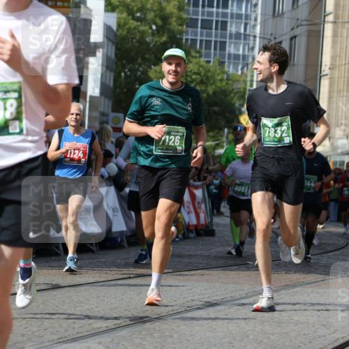 13.09.2026 - 21. swb-Marathon Bremen Strokosch-Dieckow http://msf.ph/oto/10356170 13.09.2026 13:33:40 Ziel 831, 1124, 2283, 2393, 2818, 2980, 4052, 4219, 4243, 4260, 4408, 4492, 4536, 4543, 4565, 5040, 5191, 5324, 5560, 5660, 5726, 5790, 5861, 5862, 5914, 6421, 6597, 6614, 6777, 6915, 6997, 7145, 7421, 7467, 7789, 7830, 8177, 8501, 8599, 8602, 9206, 9616, 9856, 13084, 13101, 2405, 2727, 3761, 4490, 4554, 4658, 4874, 5063, 5156, 5513, 5587, 6508, 6808, 7126, 7354, 7832, 8512, 9068, 9128, 9342, 9344 meine-sportfotos.de