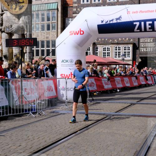 13.09.2026 - 21. swb-Marathon Bremen Tim E. http://msf.ph/oto/10356215 13.09.2026 12:49:42 Ziel 1483 meine-sportfotos.de