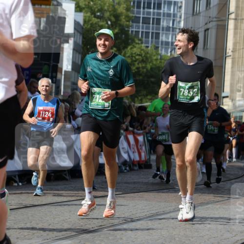 13.09.2026 - 21. swb-Marathon Bremen Strokosch-Dieckow http://msf.ph/oto/10356276 13.09.2026 13:33:40 Ziel 831, 1124, 2283, 2393, 2818, 2980, 4052, 4219, 4243, 4260, 4408, 4492, 4536, 4543, 4565, 5040, 5191, 5324, 5560, 5660, 5726, 5790, 5861, 5862, 5914, 6421, 6597, 6614, 6777, 6915, 6997, 7145, 7421, 7467, 7789, 7830, 8177, 8501, 8599, 8602, 9206, 9616, 9856, 13084, 13101, 2405, 2727, 3761, 4490, 4554, 4658, 4874, 5063, 5156, 5513, 5587, 6508, 6808, 7126, 7354, 7832, 8512, 9068, 9128, 9342, 9344 meine-sportfotos.de