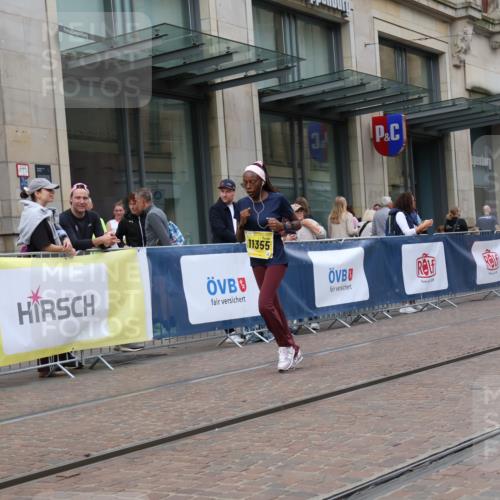 13.09.2026 - 21. swb-Marathon Bremen Strokosch-Dieckow http://msf.ph/oto/10356309 13.09.2026 11:16:58 Ziel 10335, 10773, 10779, 10979, 11355, 11495, 11672, 12101, 10295, 10679, 10999, 11456, 11461, 11653, 11867, 12089, 12287 meine-sportfotos.de