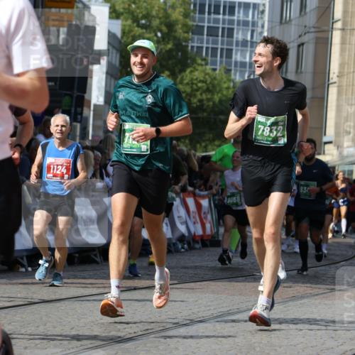 13.09.2026 - 21. swb-Marathon Bremen Strokosch-Dieckow http://msf.ph/oto/10356329 13.09.2026 13:33:40 Ziel 831, 1124, 2283, 2393, 2818, 2980, 4052, 4219, 4243, 4260, 4408, 4492, 4536, 4543, 4565, 5040, 5191, 5324, 5560, 5660, 5726, 5790, 5861, 5862, 5914, 6421, 6597, 6614, 6777, 6915, 6997, 7145, 7421, 7467, 7789, 7830, 8177, 8501, 8599, 8602, 9206, 9616, 9856, 13084, 13101, 2405, 2727, 3761, 4490, 4554, 4658, 4874, 5063, 5156, 5513, 5587, 6508, 6808, 7126, 7354, 7832, 8512, 9068, 9128, 9342, 9344 meine-sportfotos.de