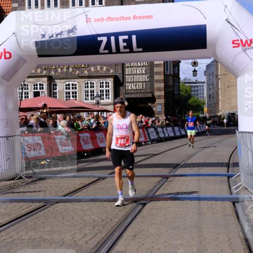 13.09.2026 - 21. swb-Marathon Bremen Tim E. http://msf.ph/oto/10356333 13.09.2026 12:50:28 Ziel 547, 7692 meine-sportfotos.de