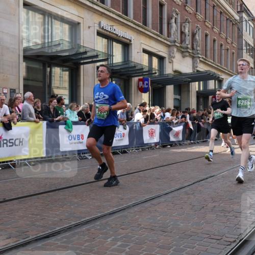 13.09.2026 - 21. swb-Marathon Bremen Strokosch-Dieckow http://msf.ph/oto/10356352 13.09.2026 13:34:06 Ziel 682, 784, 809, 911, 1307, 1871, 2215, 2464, 3029, 3068, 3214, 3318, 3409, 3632, 3636, 3890, 4112, 4537, 4616, 5147, 5265, 5488, 5489, 5566, 5768, 5852, 6255, 6350, 6405, 7113, 7168, 7696, 7746, 7962, 8381, 8870, 9094, 9100, 9402, 9453, 9751, 9802, 9905, 10058, 13112, 1364, 1656, 2355, 2727, 3162, 3389, 3522, 3632, 3790, 3984, 4554, 4613, 4658, 4874, 5063, 5156, 5341, 5513, 5563, 5587, 6090, 6151, 6508, 6509, 6623, 7047, 7303, 7354, 7431, 8025 meine-sportfotos.de